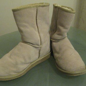 size 10 Emu Ridge Austrailian creme  boot with wool lining